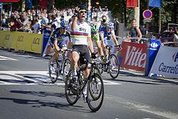 Cavendish won the final stage of the 2012 Tour de France on the Champs-Élysées, for a record fourth successive year., tags: mark 35. etapesejr - CC BY-SA