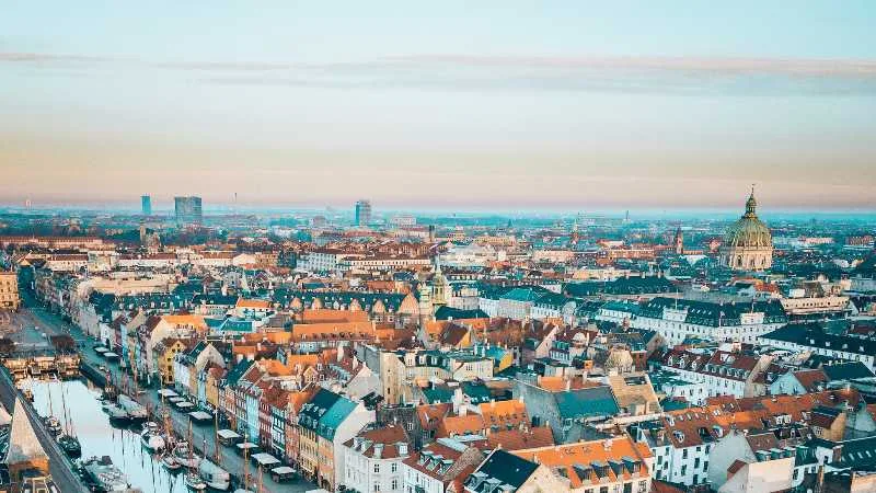 Danmark fremmer klimamålene med en investering på 3,9 milliarder USD i kulstoffangst Stock Photo, tags: danmark med en investering på 3,9 - images.unsplash.com