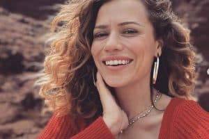 Actress Bethany Joy Lenz revealed at one point her “One Tree Hill” co-stars tried to “rescue” her from a cult she had been involved with., tags: redde fra - Instagram