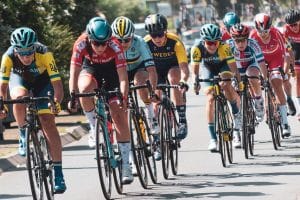 Casper Van Uden triumferer på 4. etape i Giro d’Italia, mens Mads Pedersen bevarer Maglia Rosa