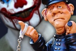 Politiet advarer: Mand udgiver sig ulovligt for betjent midt i trafikkaos