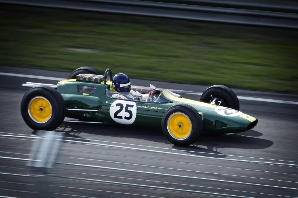 Kørere kæmper om greb i intens træning før Emilia-Romagna Grand Prix i Imola