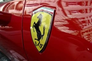 Hamiltons kamp for tilpasning i Ferrari presser teamet før hjemmeløb i Imola