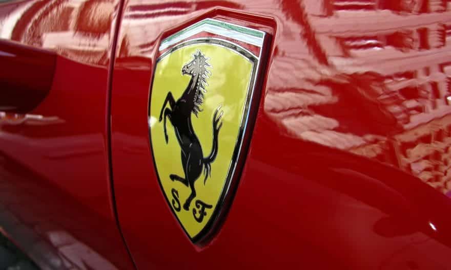 Hamiltons kamp for tilpasning i Ferrari presser teamet før hjemmeløb i Imola