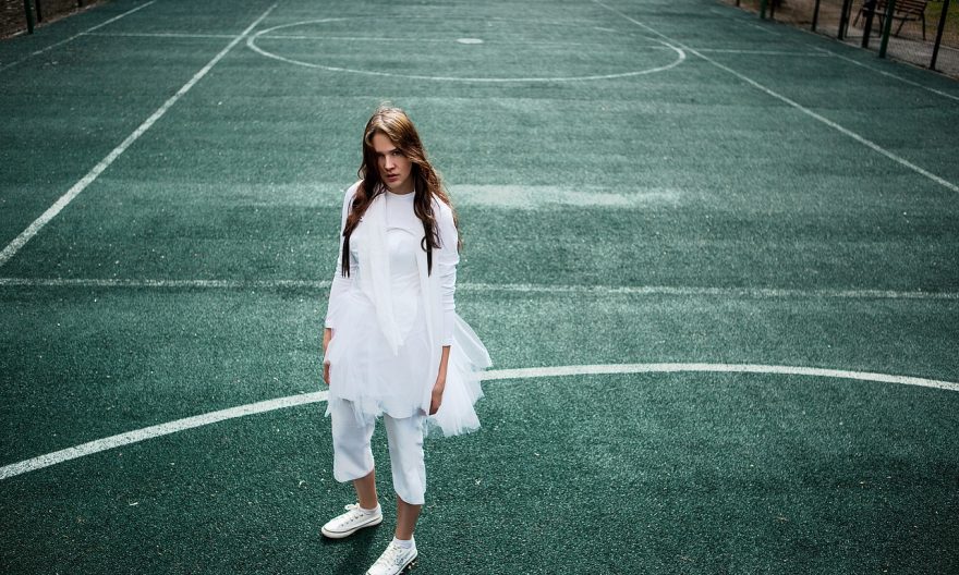 Iga Swiatek slapper af med Dua Lipa-koncert før Roland Garros