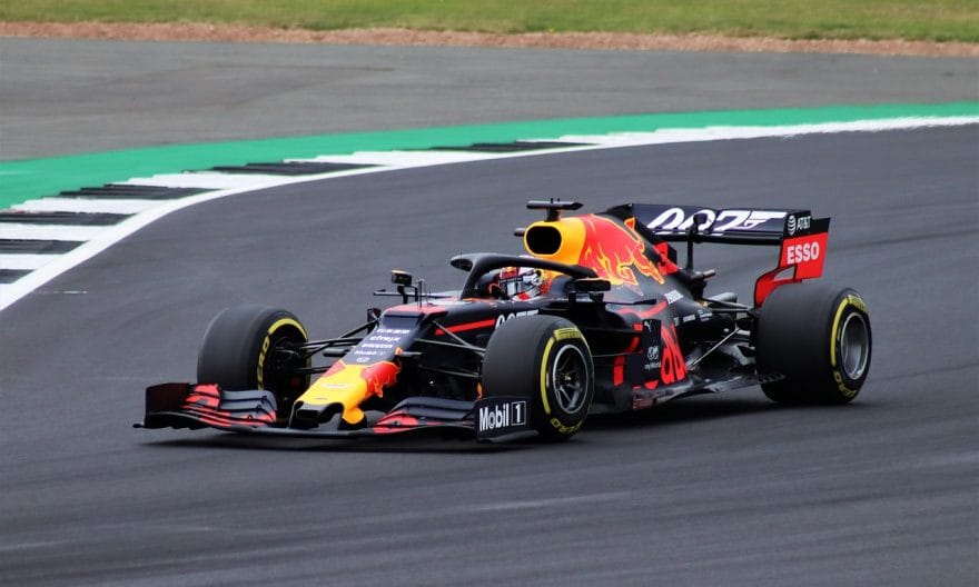 Max Verstappen overrasker med ny GT3 banerekord på Nurburgring Nordschleife!