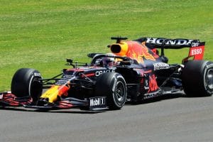 Dramatisk kamp på banen! Følg Emilia-Romagna Grand Prix live og få de seneste opdateringer!