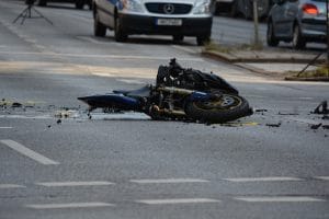 84-årig mand overså vigepligt: cyklist let skadet i trafikulykke ved Snorrebakken