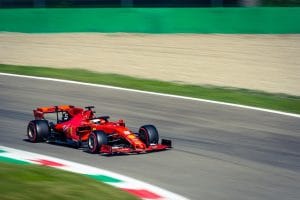 Oscar Piastri blænder med hurtigste tid i dramatisk træning for Emilia-Romagna Grand Prix