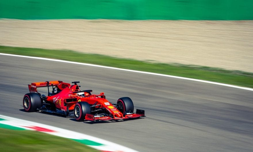 Oscar Piastri blænder med hurtigste tid i dramatisk træning for Emilia-Romagna Grand Prix