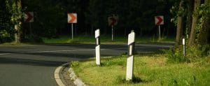 Rønne: 77-årig mand rammer lygtepæl men slipper uskadt i morgenens mindre uheld