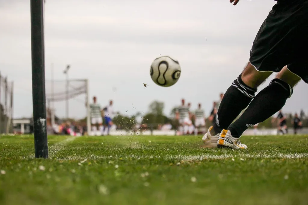 Sønderjyske triumferer med 5-1 sejr over Lyngby og siger rørende farvel til Marc Dal Hende