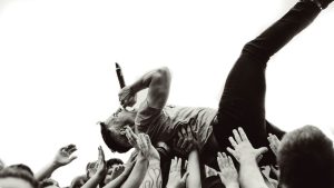 Lauren Coughlin balancerer golfturnering og Metallica-koncert