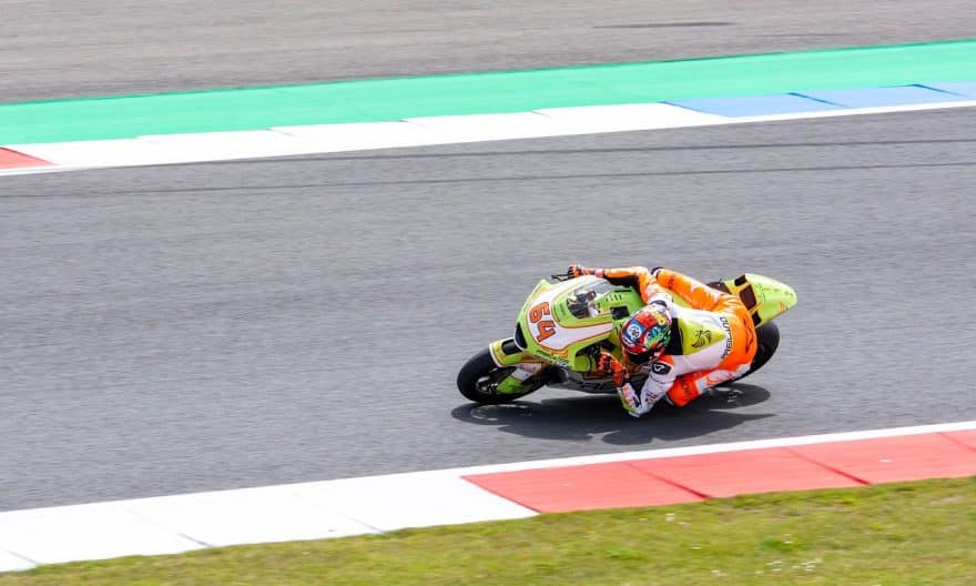 Oscar Piastri triumferer i Spanien, mens Verstappen og Russell kolliderer i dramatisk grand prix