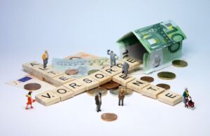 Ældrecheck udbetales i april fra 2026: Lovforslag skal sikre mere præcise beløb til pensionister