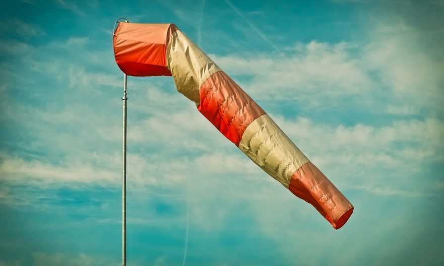 Lagergren fører KLM Open 2025 trods udfordrende vinde og spilstop