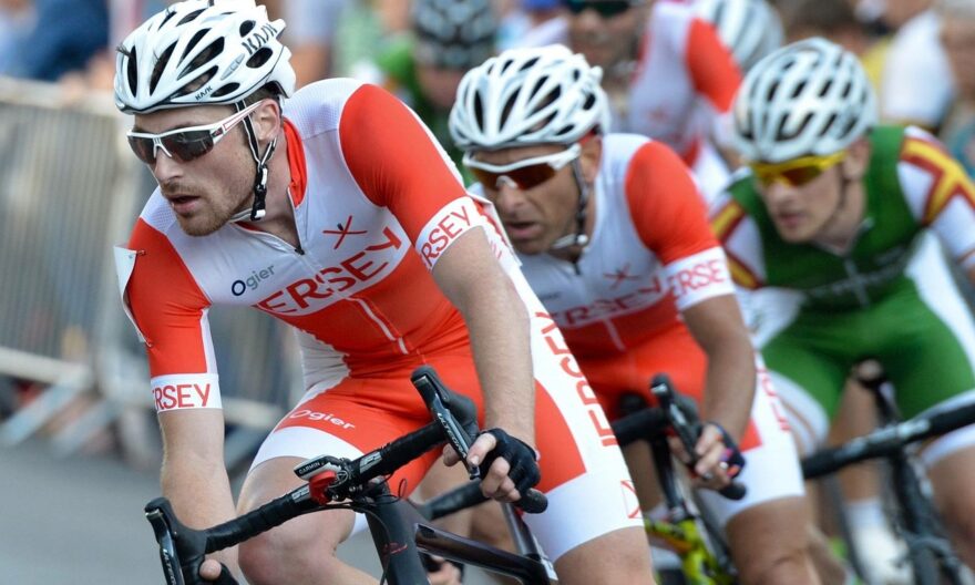 Wiebes triumferer i dramatisk etape efter massivt styrt i Giro d’Italia Women