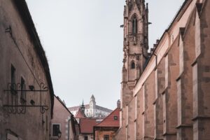 Francisco Comesana kæmper sig videre i Kitzbühel trods regnvejrsforsinkelse