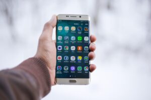 Flere unge danskere oplever stress: Sociale medier og skolens krav presser