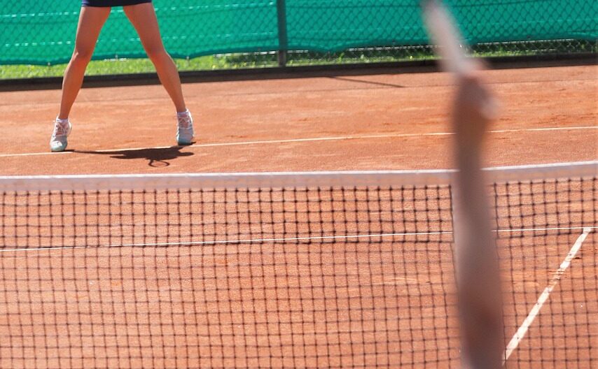 Spænding i Wimbledon: Clara Tauson møder Iga Swiatek i fjerde runde