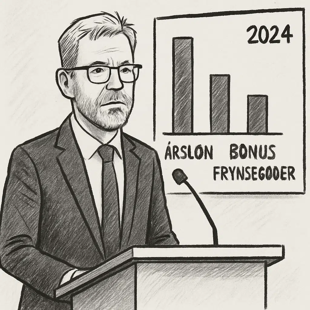 Mads Nipper løn – direktør ved talerstol med grafik over årsløn, bonus og frynsegoder i 2024
