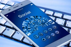 Flere unge i Danmark oplever stress på grund af sociale medier og høje forventninger