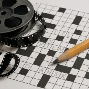 Krydsord med blyant og filmrulle – find titler på dansk film