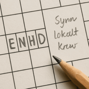 Et nærbillede af en krydsordsopgave med ordet ENHED udfyldt med blyant og synlige synonymer skrevet ved siden af
