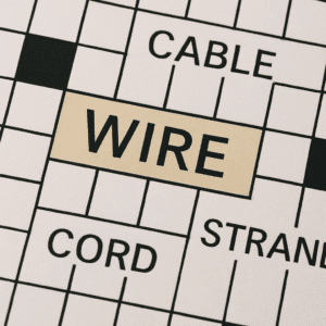 Et krydsordsfelt med ordet 'wire' markeret og forslag til synonymer som kabel, ledning og streng