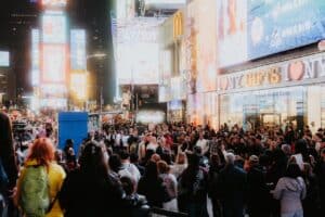 Rigdom Bag Rampelyset