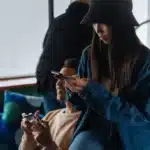 Hver tredje dansker spiller spil på telefonen dagligt